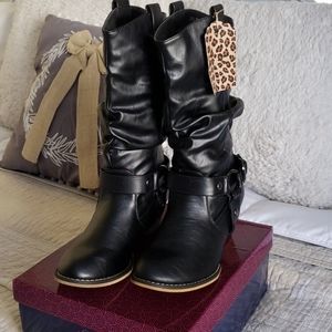 Refresh black boots size 7
